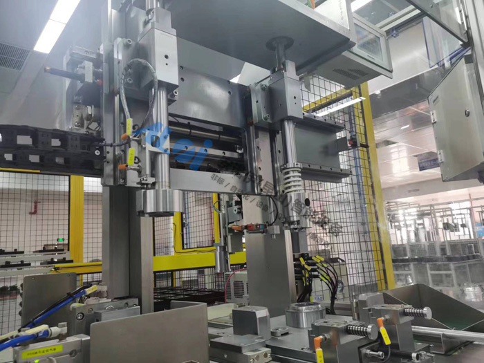 後法蘭軸承與卡簧壓裝設備(bèi),優點一個壓機實現兩道功能壓裝,方便(biàn)後期增加(jiā)料號